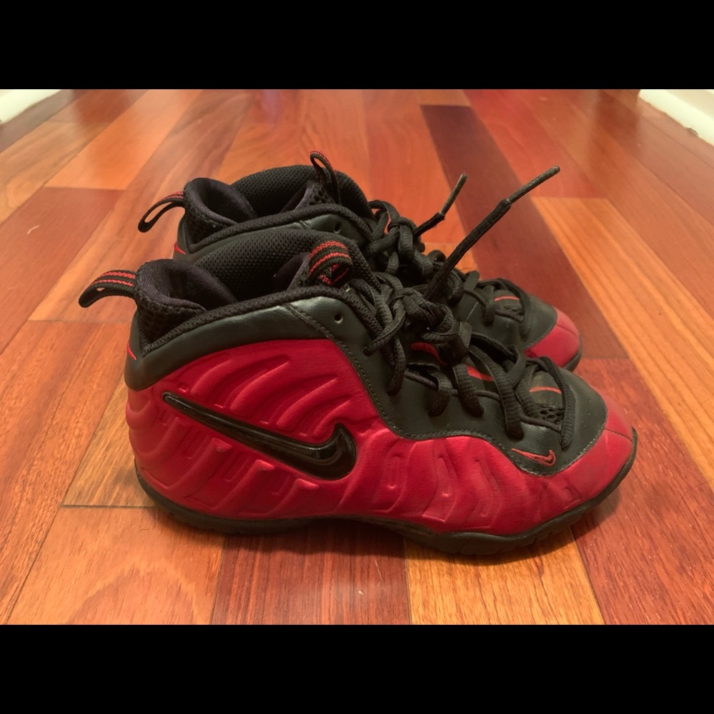 Nike Foamposite University red